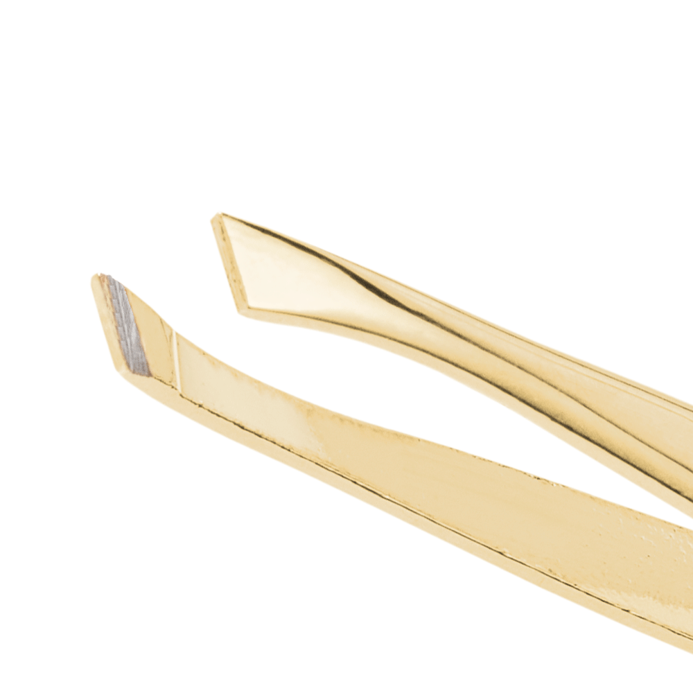Zoomed in image of TRUYU Gold Slant Tweezer, showing tweezer tips