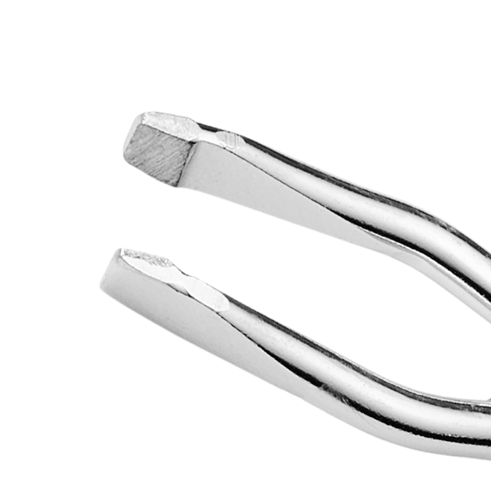 Zoomed in image of TRUYU Scissor Tweezer, showing tweezer tips