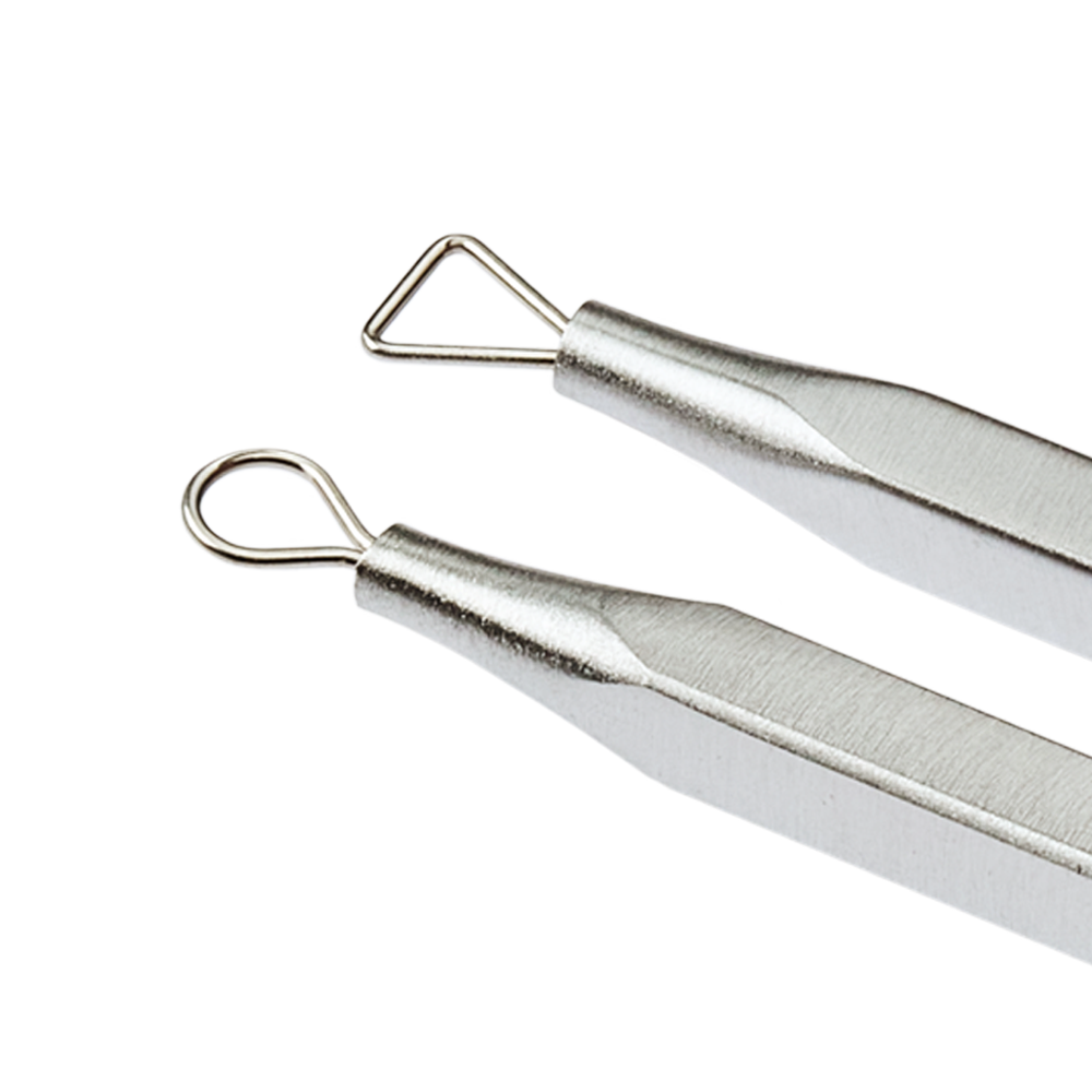 Zoomed in image of silver TRUYU Mini Blackhead Removers. 2 pack close up of loops.