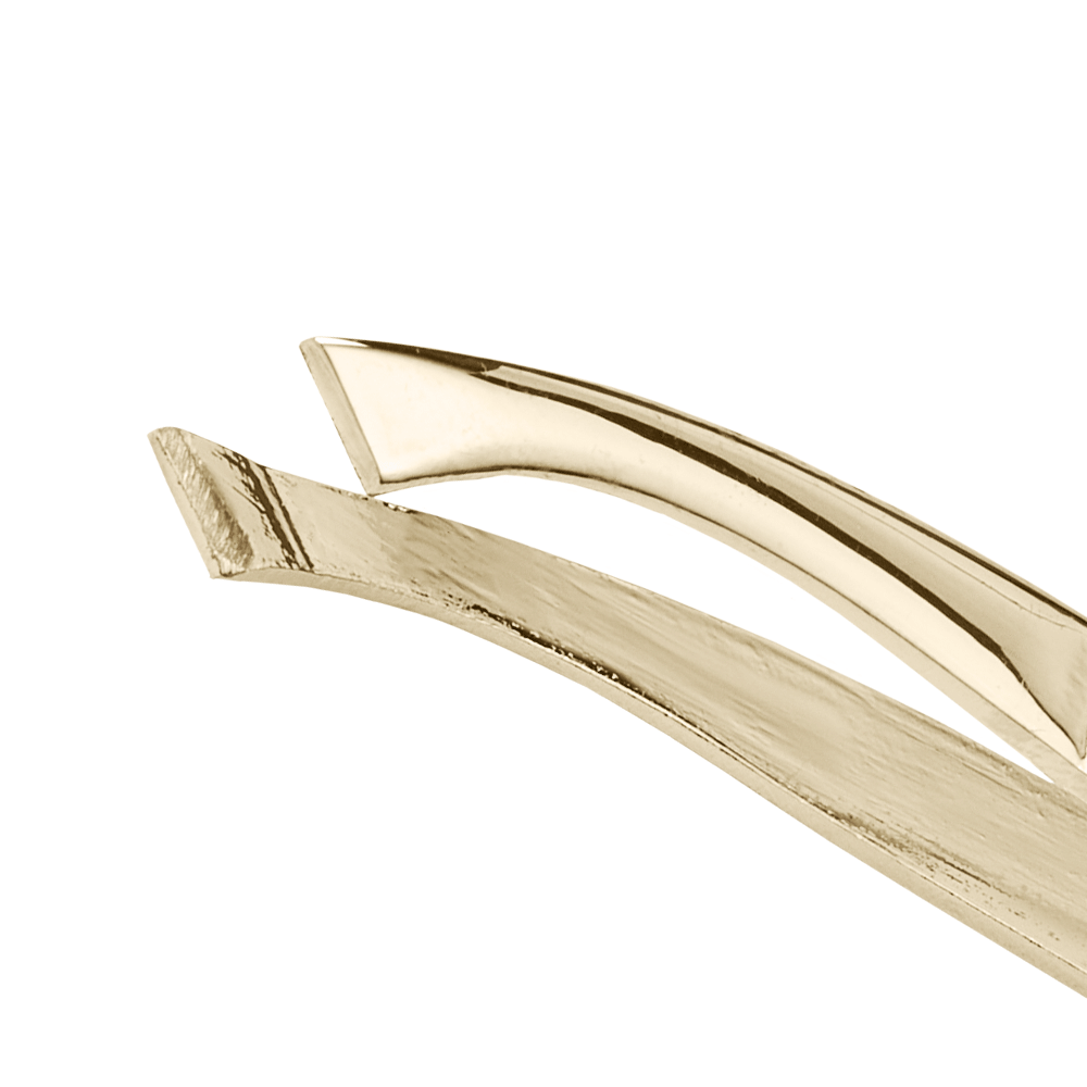 Zoomed in image of TRUYU Gold Easy View Slant Tweezer, showing tweezer tips