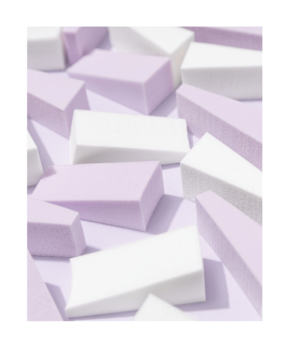 TRUYU Lilac and White Make up wedges. 20 pack. On lilac background.