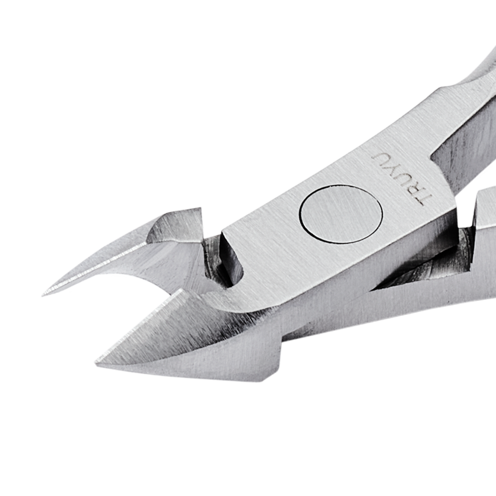 Zoomed in image of TRUYU Cuticle Nippers. Close up of nipper blades.