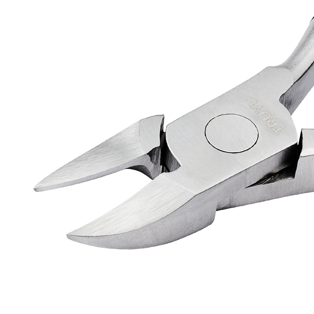 Zoomed in image of TRUYU Toenail Nippers. Close up of nipper blades.