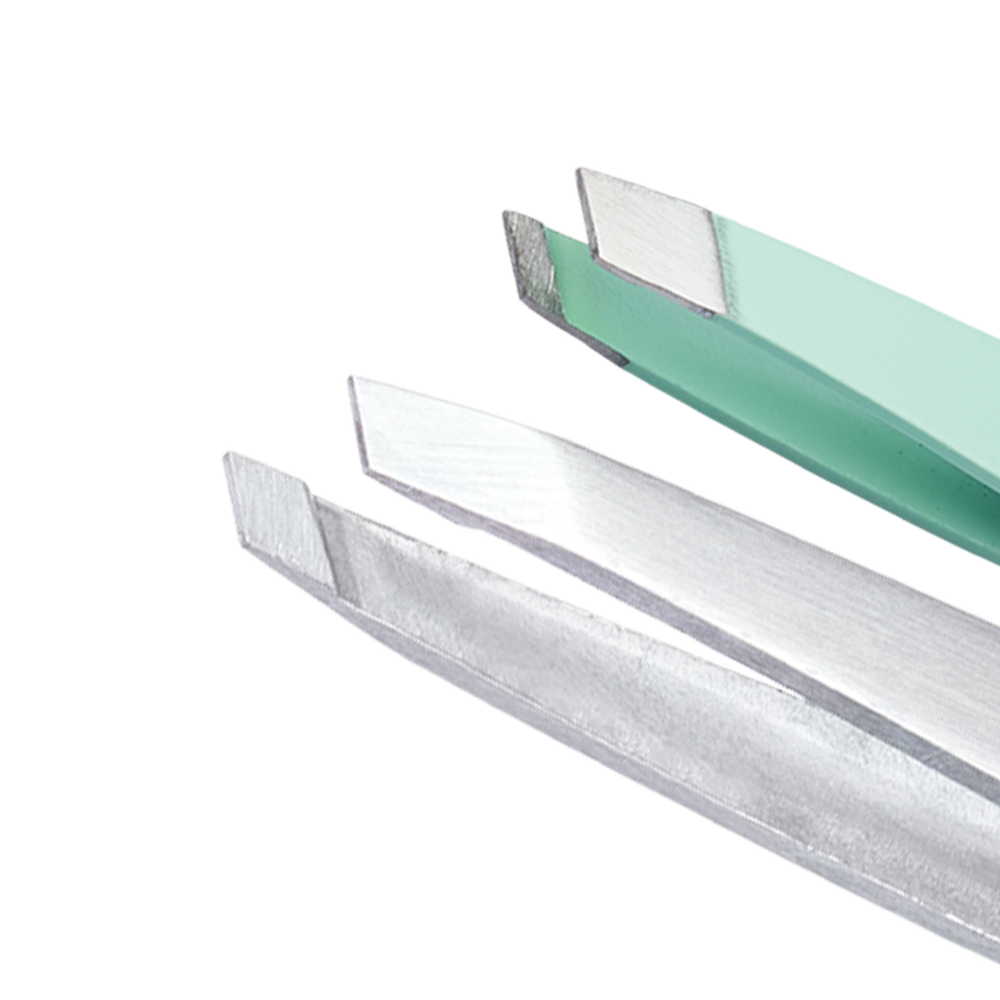 Zoomed in image of TRUYU Tweeze & Shape Kit, showing full size and mini size tweezer tips